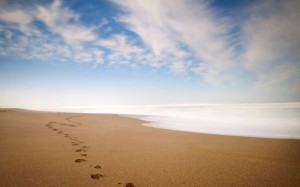 Sand-Footprint-Beach-600x375
